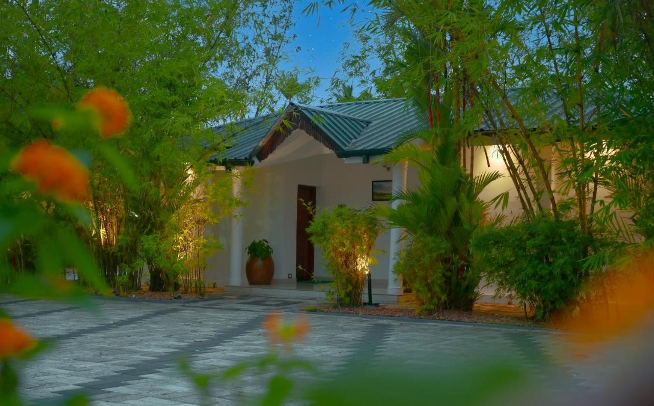 Contour Backwaters Hotel Resort & Convention Centre Rāmankari Екстериор снимка