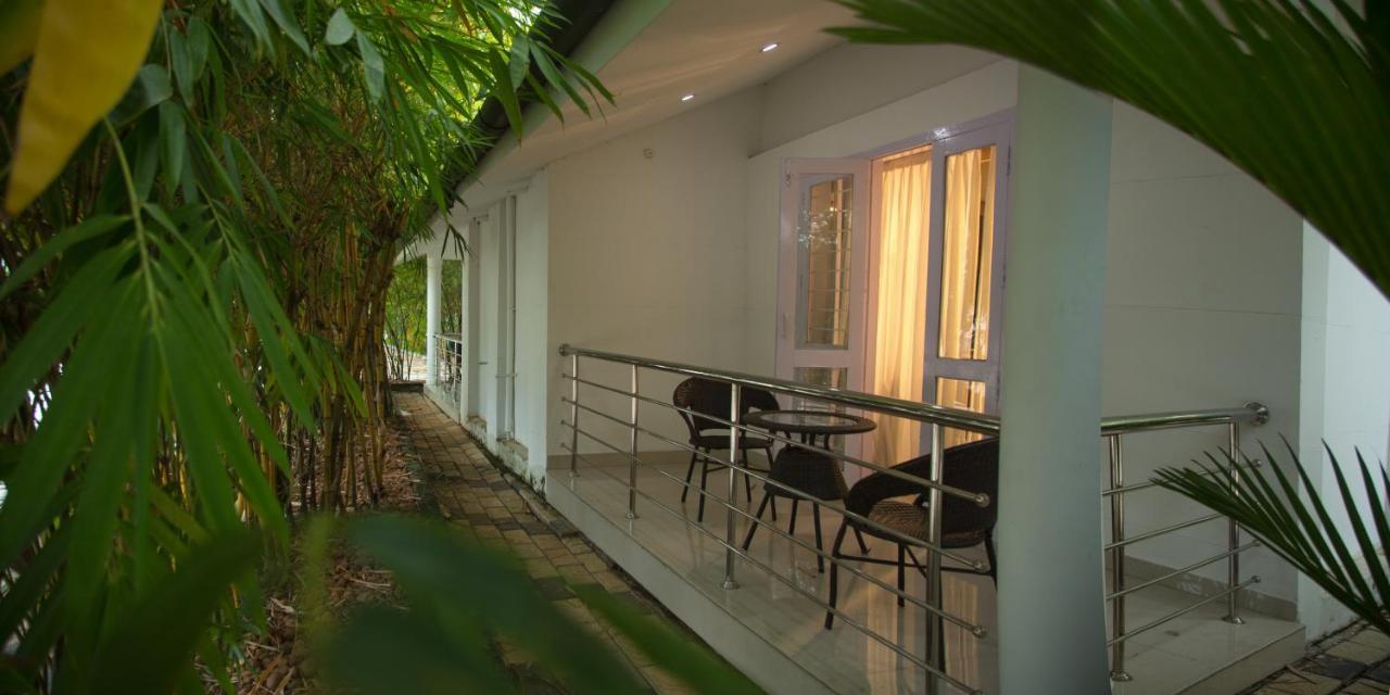 Contour Backwaters Hotel Resort & Convention Centre Rāmankari Екстериор снимка