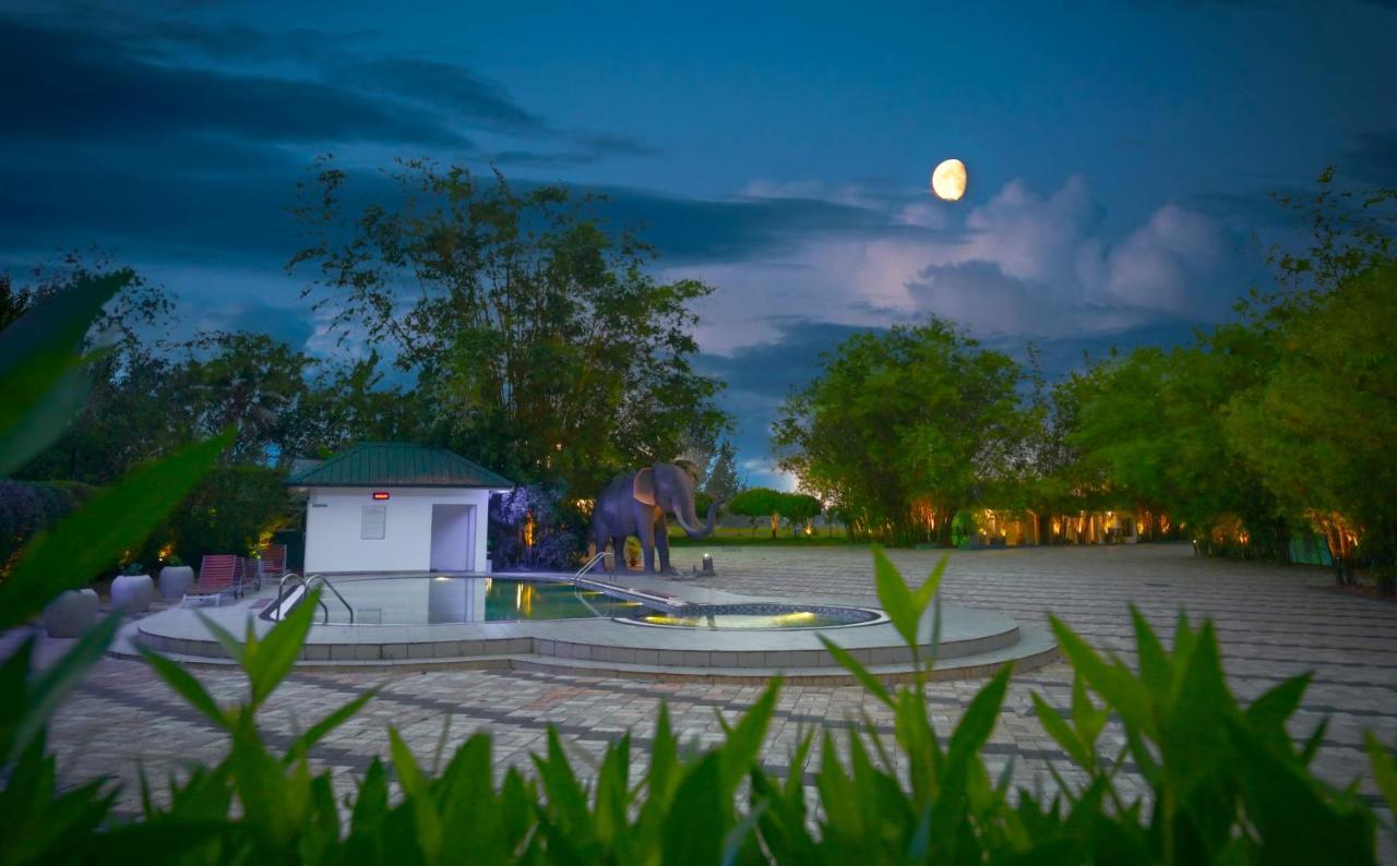 Contour Backwaters Hotel Resort & Convention Centre Rāmankari Екстериор снимка